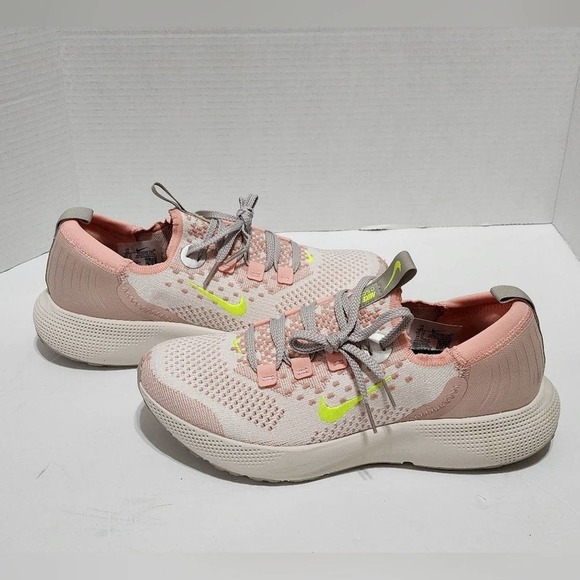 Nike Escape Run Flyknit Running Shoe Women's size 10 new!! - Picture 2 of 14